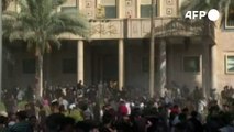 متظاهرون يقتحمون مقر مجلس الوزراء بعد إعلان الصدر اعتزاله والجيش يعلن حظر التجول