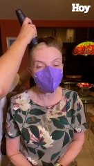 Presentadora Lourdes del Río se rapa la cabeza en vivo