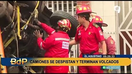 Por exceso de velocidad: camiones chocan y terminan volteados en la pista