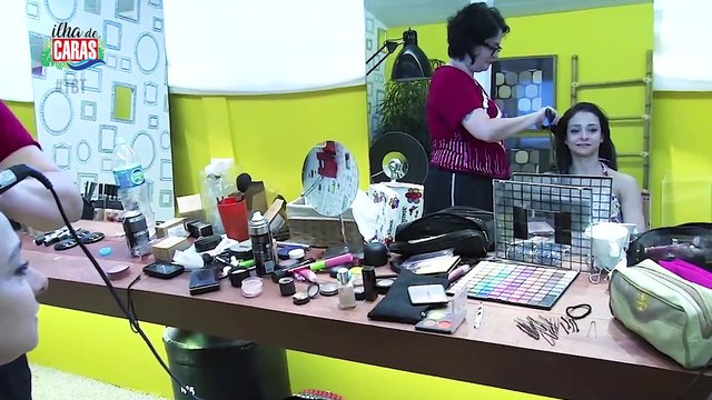 Bailarina do Royal Ballet Londres curte Ilha de Caras