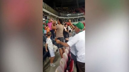 Konyaspor taraftarı Ali Koç'un gözüne bakarak göbek attı