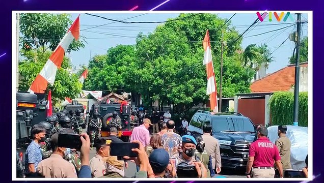 Suasana Rekonstruksi Ulang, Rumah Sambo Penuh Karangan Bunga