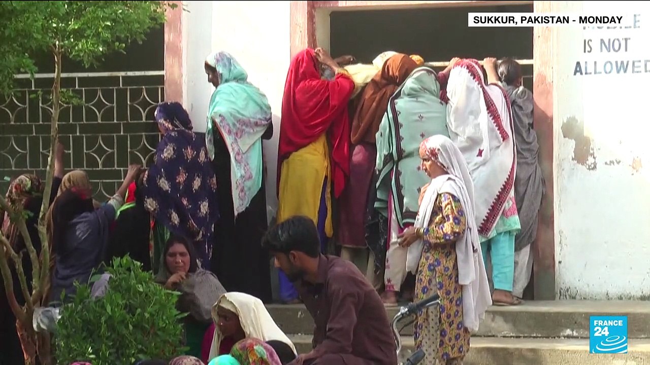 'Third' of Pakistan under water as flood aid efforts gather pace