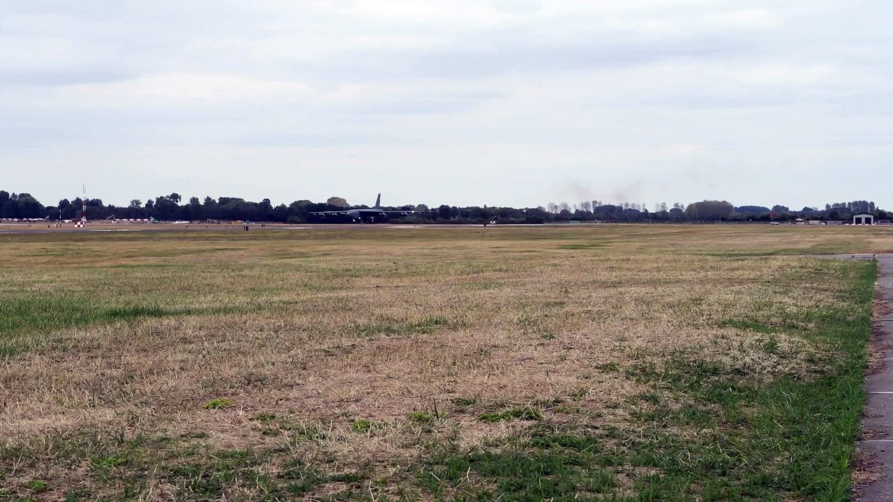 B-52 Stratofortress bombers arrive at RAF Fairford
