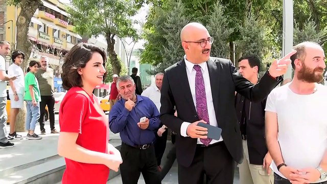 İranlı heykeltıraş hurda malzemelerle 650 kilogramlık Van Kedisi heykeli yaptı