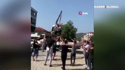 Böylesi görülmedi! Damadı vinçte sallandırdılar... O anlar kamerada