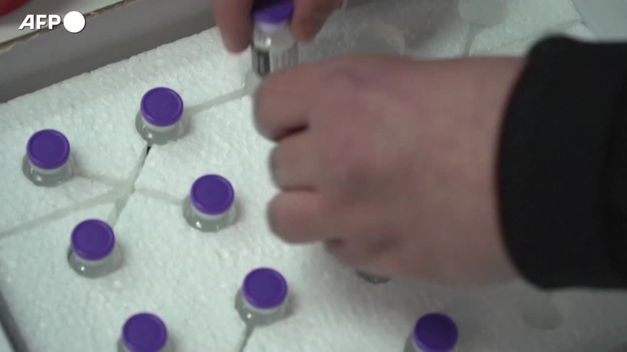 Nuovi vaccini per il Covid, atteso l'ok di Ema e Aifa