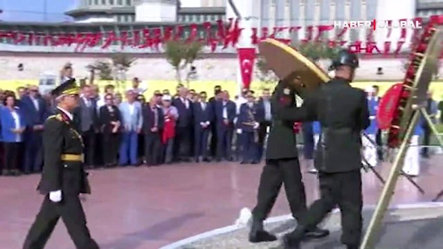 Taksim'de 30 Ağustos Zafer Bayramı töreni