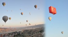 Kapadokya semalarını ay yıldızlı bayraklarla donatılan balonlar süsledi