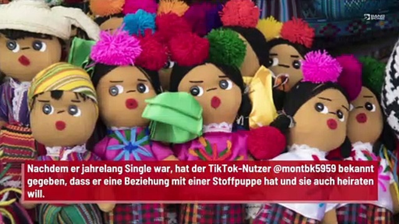 Ein Mann heiratet seine Stoffpuppe