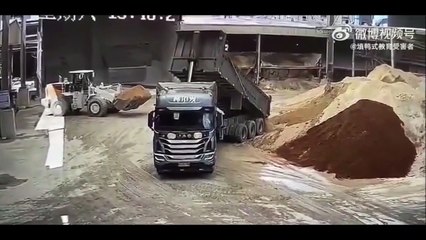Quand le vérin d'un camion lache... ça fait peur
