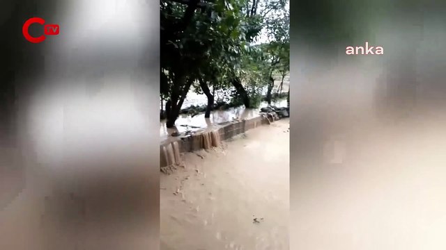 KÜTAHYA’DA SAĞANAK YAĞIŞ SELE NEDEN OLDU, KIRIK KÖYÜNDE EVLERİ VE SAMANLIKLARI SU BASTI