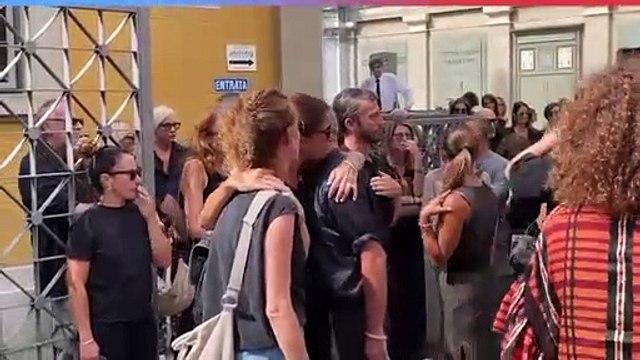 Bologna, il funerale di Alessandra. Il dolore di parenti e amici