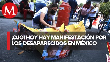 Familiares de desaparecidos se manifiestan en el Ángel de la Independencia