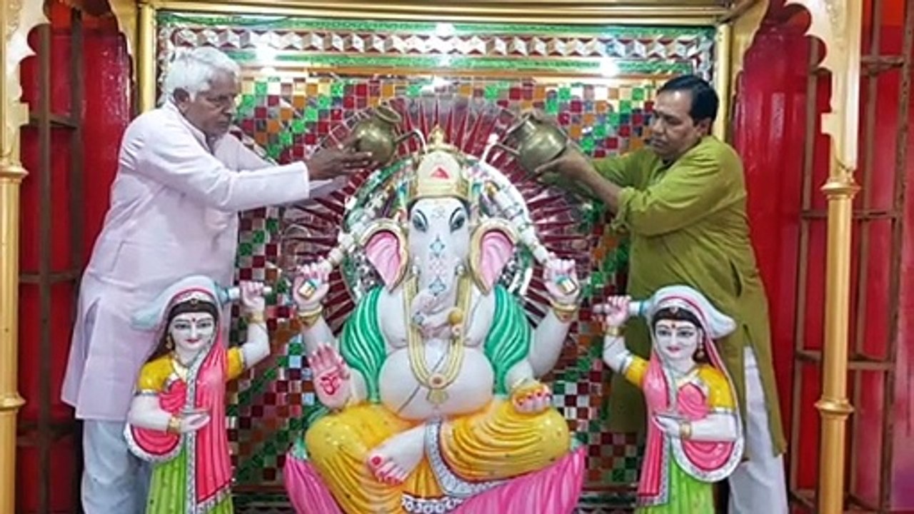 गजानन भगवान का किया अभिषेक, घरों में विराजेंगे मिट्टी के गणेश