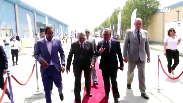 وزير الكهرباء والطاقة المتجددة يقوم بتدشين مشروع محطة توليد الكهرباء باستخدام الطاقة الشمسية