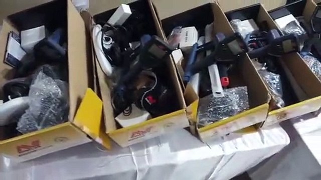 ضبط المستورد الرئيسى لأجهزة الكشف عن الذهب والآثار والمعادن النفيسة.. الأموال العامة تضبط 25 جهازا مهربا.. التحفظ على 12 مليون جنيه بحوزة المتهم.. والنيابه تأمر بحبسه 4 أيام على ذمة التحقيقات