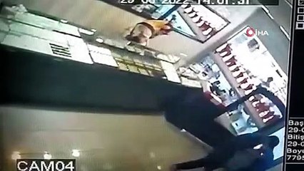 İstanbul'da film gibi soygun girişimi kamerada