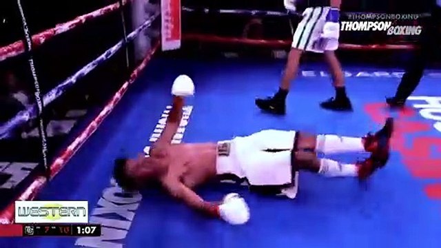 Un boxeur feinte de saluer son adversaire et le met KO