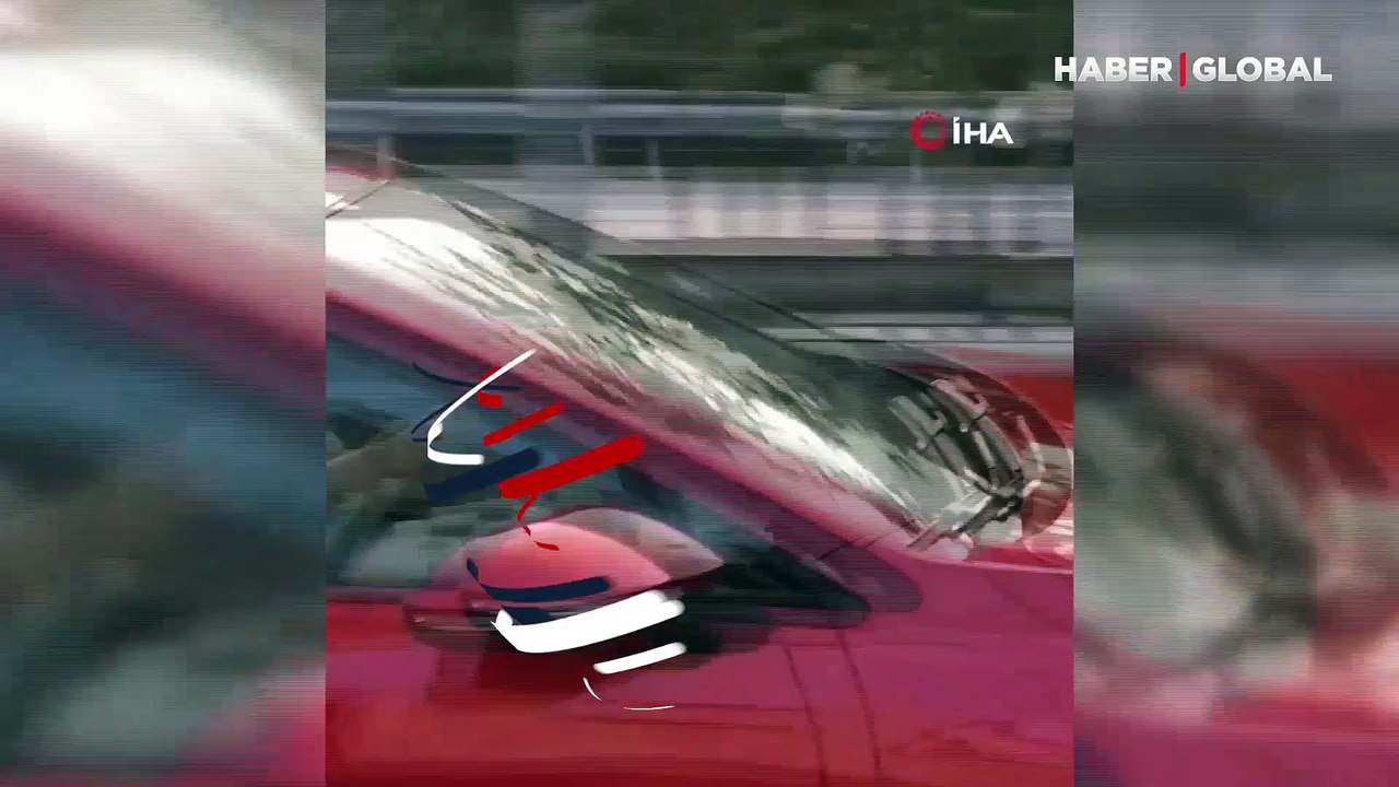 Trafikte "pes" dedirten kareler: Kucağında bebekle direksiyon başına oturdu