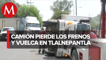 Cierran carretera a Lago de Guadalupe tras volcadura en Edomex
