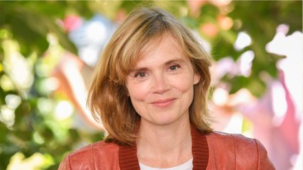 GALA VIDÉO - Isabelle Carré fait une amusante confidence : “Je ne bois pas beaucoup, mais…”