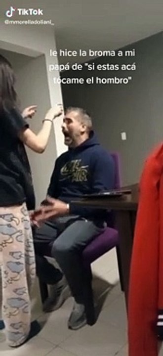 Hija le hace broma a su papá con un toque ‘paranormal’ y su reacción es viral