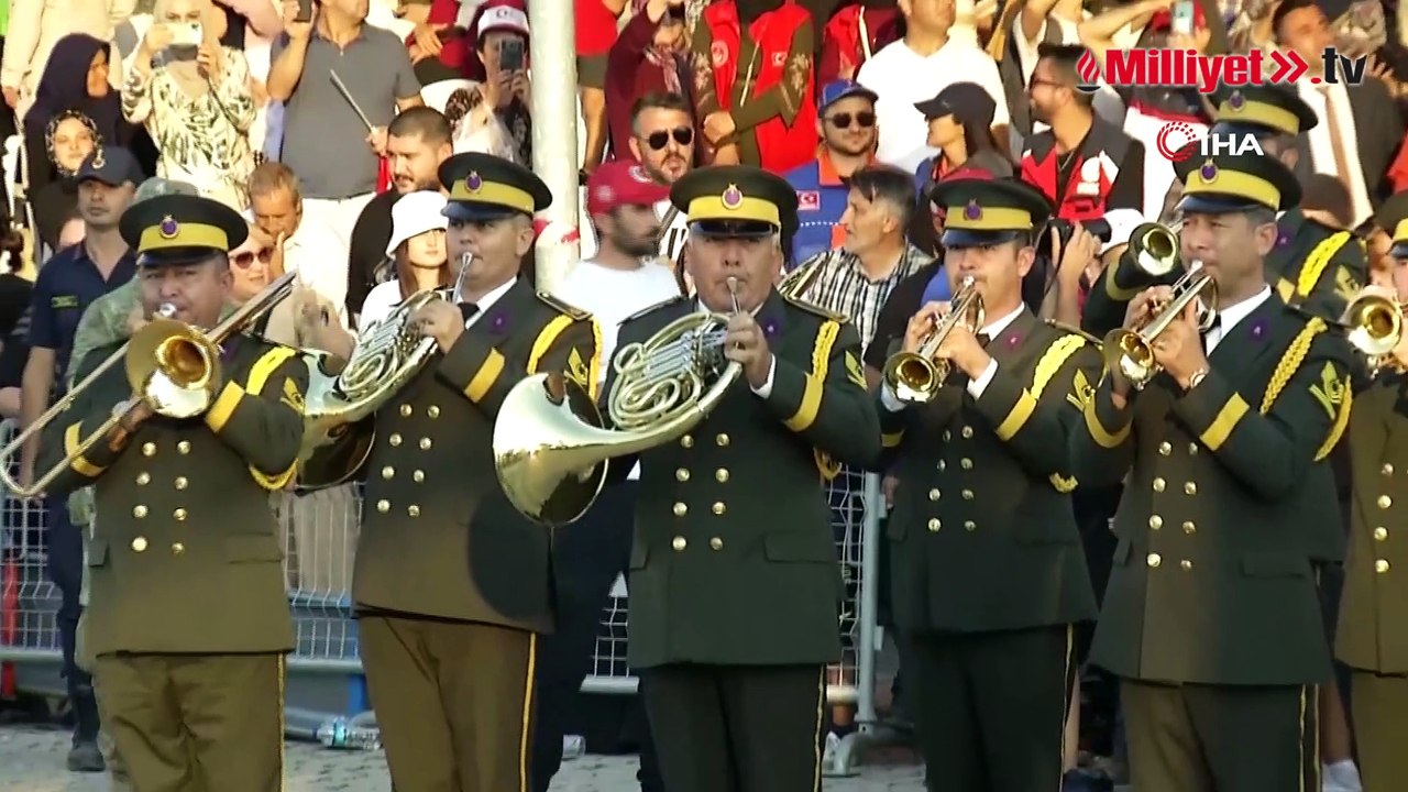 Türkiye'nin dört bir yanında 30 Ağustos Zafer Bayramı kutlamaları