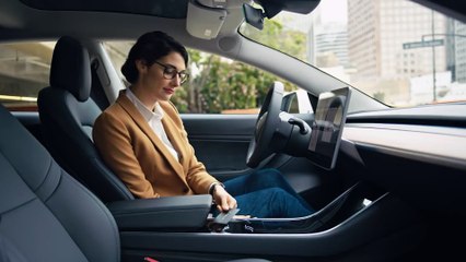 Dono de Tesla implanta chip sob a pele capaz de destravar o veículo