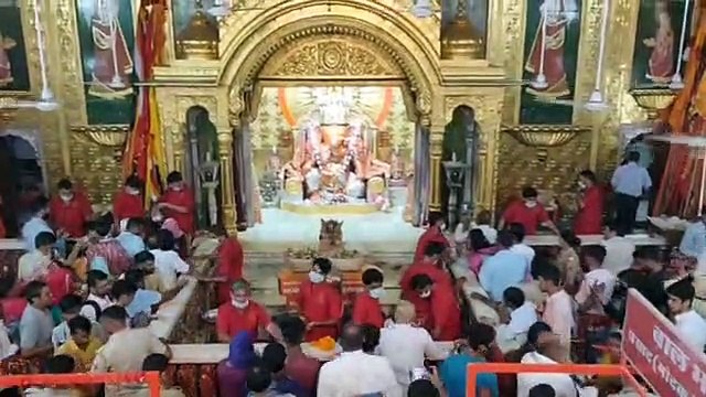 Ganesh Chaturthi 2022 : मोती डूंगरी गणेश जी मंदिर के बाहर 'आस्था' की कतार, एक झलक पाने को बेताब दिखे श्रद्धालु, देखें वीडियो