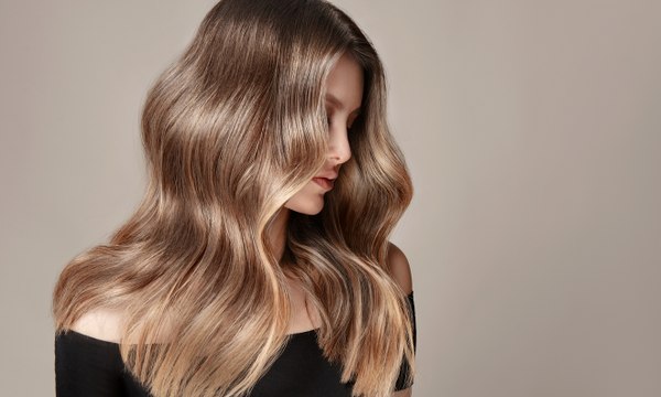 Cheveux fins et plats : ces 3 produits sont les meilleurs pour gagner en volume, selon des experts de la coiffure
