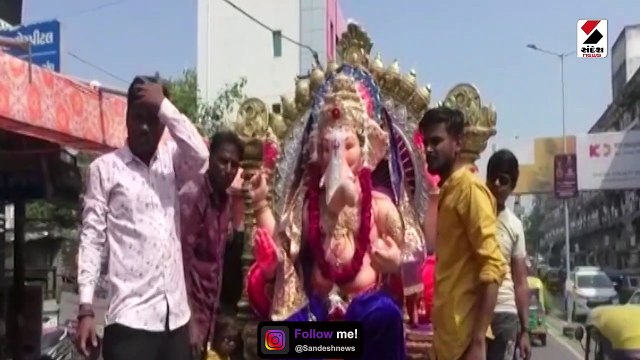 મહેસાણામાં પોલીસે ગાર્ડ ઓફ ઓનરથી ગણેશજીને આપી સલામી