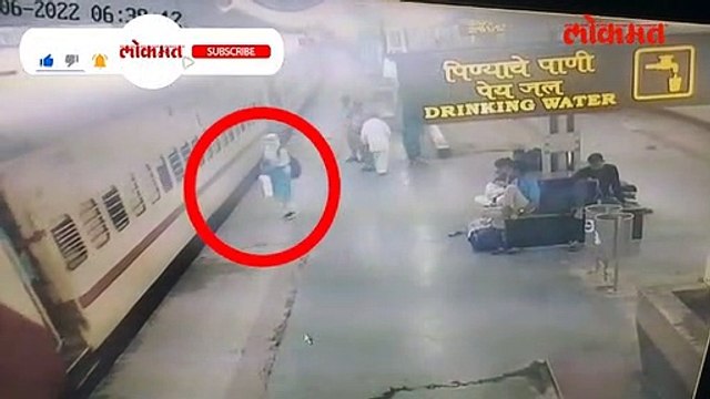धावती ट्रेन पकडण्याच्या नादात ती पडली अन्