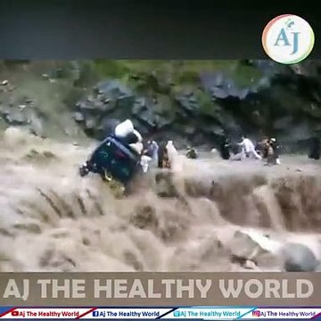 Massive Flooding In Pakistan | Van Flooding Accident, Family Saved From Floods | Floods| News Update
