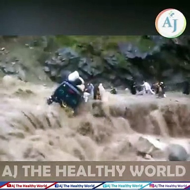 Massive Flooding In Pakistan | Van Flooding Accident, Family Saved From Floods | Floods| News Update