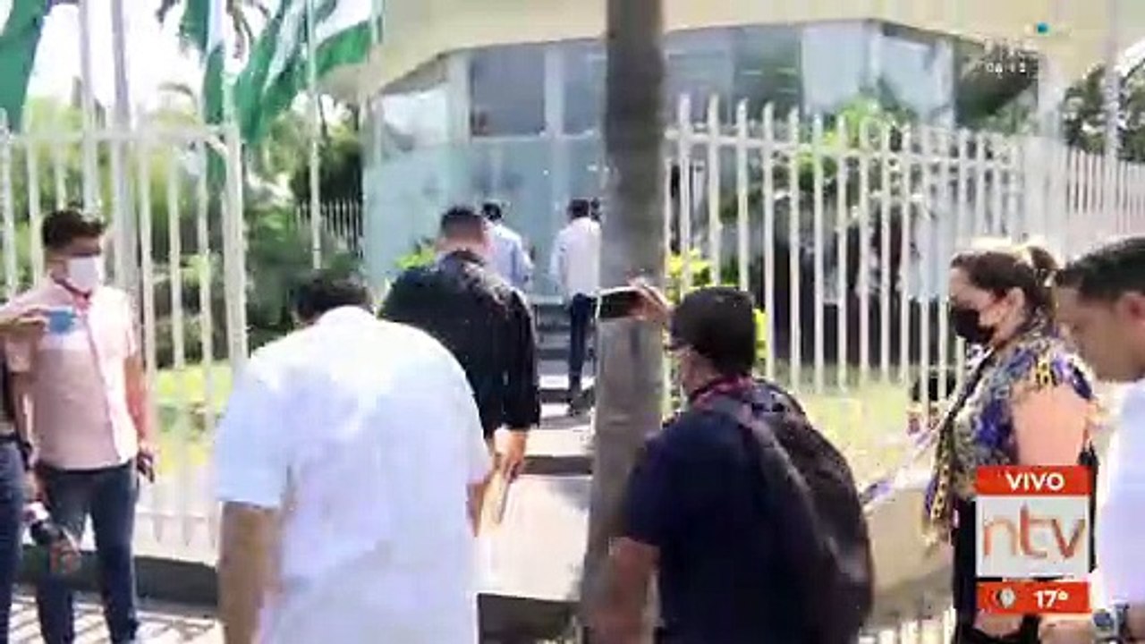 El MAS rechaza actos de "corrupción" en la Gobernación de Santa Cruz y pedirá la aprehensión del exsecretario de Salud, Fernando Pacheco.