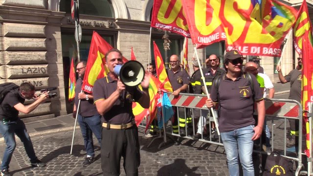 Protesta dei vigili del fuoco a Roma: Siamo stremati, interventi subito