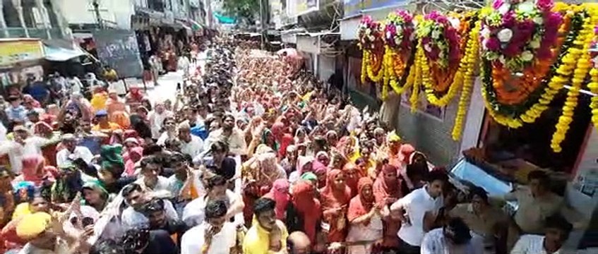 गणेश के द्वार लगी भक्तों की कतार, रात को होगा जागरण