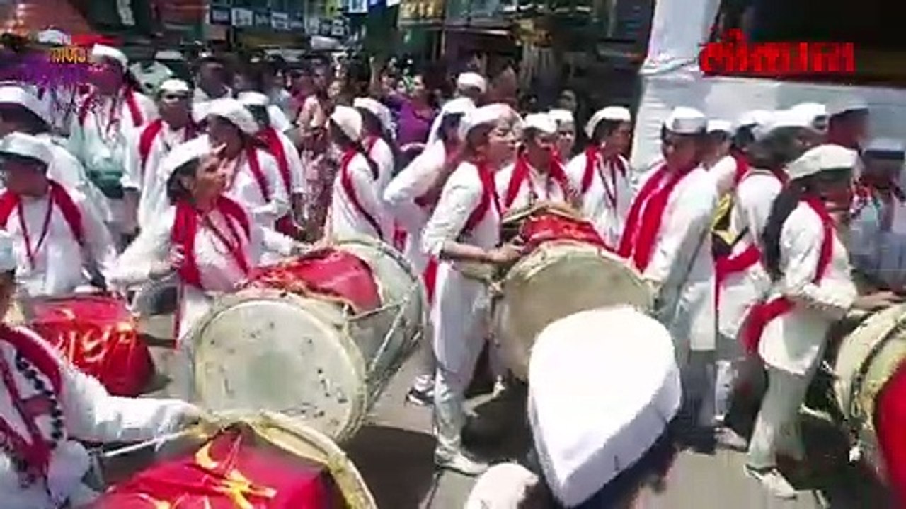 मानाचा तिसरा गुरुजी तालीम गणपती स्थानापन्न