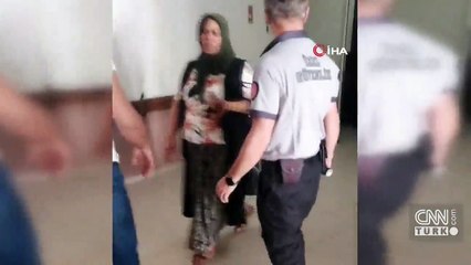 Kazada darp edildiler, tedavi için gittikleri hastanede bıçaklandılar