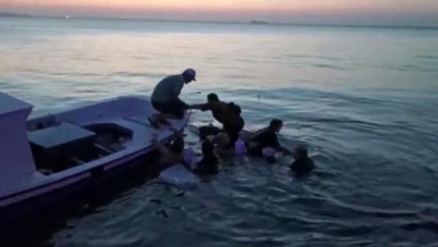 9 kişinin bindiği tekne alabora oldu, denizde can pazarı yaşandı
