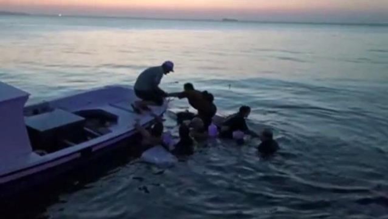 9 kişinin bindiği tekne alabora oldu, denizde can pazarı yaşandı