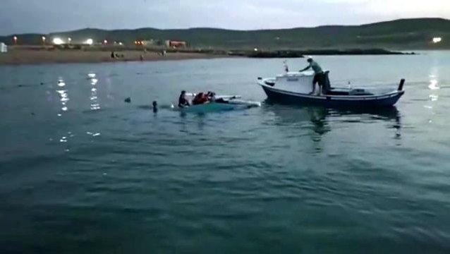 Beykoz'da 9 kişinin bindiği tekne alabora oldu, denizde can pazarı yaşandı