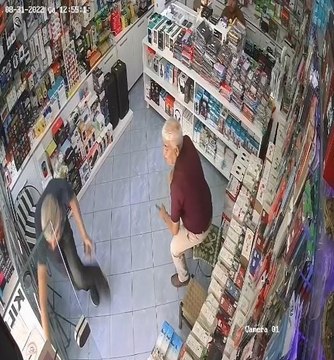 Son dakika haberi: Deprem anındaki kaçış güvenlik kamerasına yansıdı