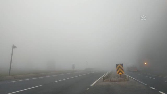 Bolu haberleri! Bolu Dağı'nda sis ve sağanak görüş mesafesini düşürdü