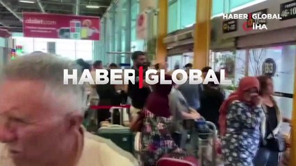 Otobüs terminaline yıldırım düştü! Çatı çöktü, ağaçlar yıkıldı