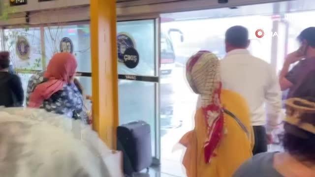 Bursa genel haberi... Bursa'da otobüs terminaline yıldırım düştü...Çatı çöktü, ağaçlar yıkıldı