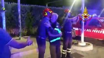 Crotone, i vigili del fuoco salutano il collega nell'ultima notte di servizio