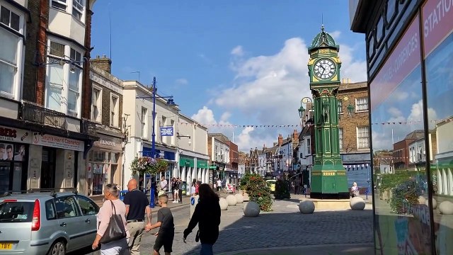 Two entrepreneurs who met 'on the buses' are to open a fine-dining restaurant on Sheppey