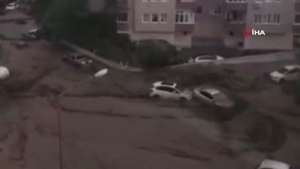 Bursa 3. sayfa haberi... Mudanya'da sel arabaları böyle sürükledi, karayla deniz birleşti